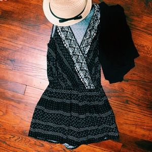 Black and white romper🍍